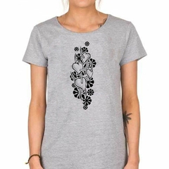 Remera Tattoo Corazones Planta Dibujo