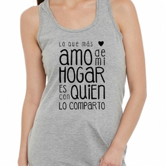 Musculosa Deportiva Lo Que Mas Amo De Mi Hogar Es Con - comprar online