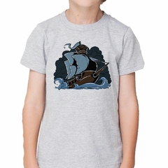 Imagen de Remera Barco Navegando Sobre El Mar Art