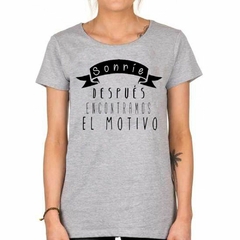 Remera Sonrie Despues Encontramos El Motiv