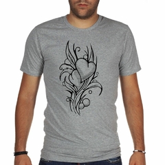 Remera Tattoo Corazones Y Hojas - TiendaCubik