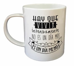 Taza Hay Que Vivir Intensamente No Es Un - comprar online