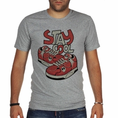 Remera Stay Cool Shoes Permanece Buena Onda en internet