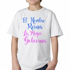 Remera El Hombre Reina La Mujer Gobierna