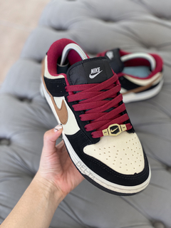 SB DUNK LOW PREMIUM BORDO - DELTA STORE