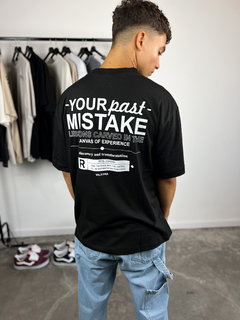 REMERA OVERSIZE PAST MISTAKES