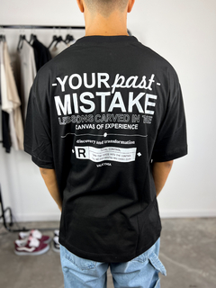 REMERA OVERSIZE PAST MISTAKES - DELTA STORE