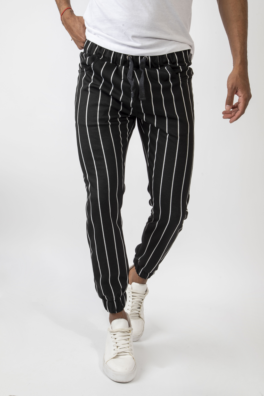 PANTALON JOGGER LINEAS NEGRO Comprar en CHECHAVAL