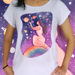 Babylook coleção Universo - mulher cosmos arco iris