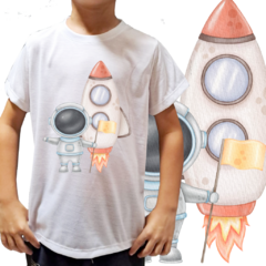 Camiseta unissex infantil Astronauta com Lua e foguete