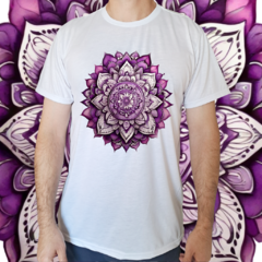 Camiseta masculina/unissex Mandala flor violeta