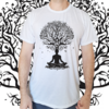 Camiseta masculina/unissex Meditando na árvore