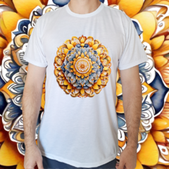 Camiseta masculina/unissex Mandala flor amarela