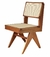 Cadeira de jantar Pierre Jeanneret com madeira e palha natural com braço. Design clássico e atemporal.