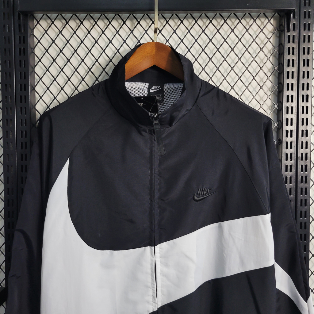 Corta vento branco cheap e preto nike