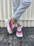 ZAPATILLAS GINNY GAMUZA GRIS Y CROCO PINK en internet