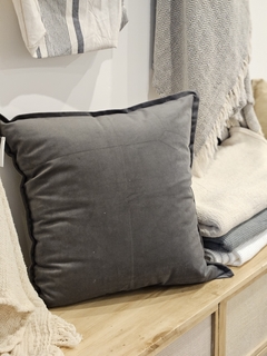 Almohadon pana 50x50 gris perla