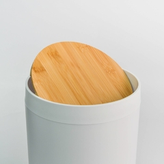 Cesto de basura blanco con tapa de bamboo - comprar online