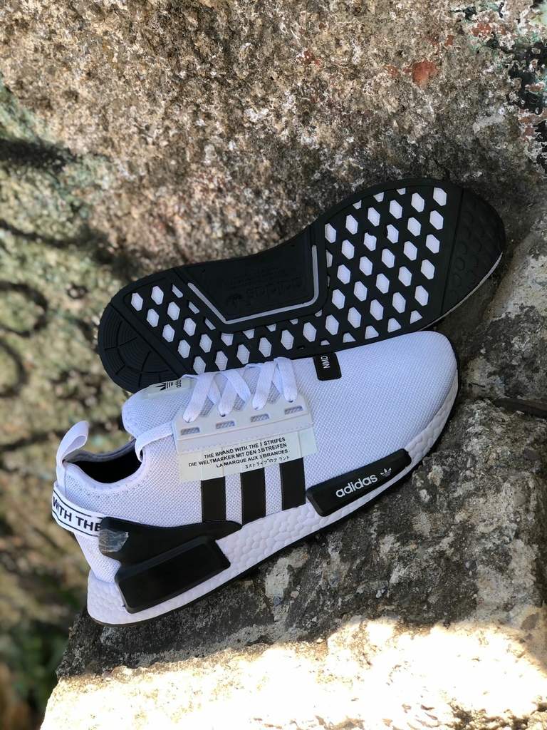 Adidas nmd runner preto e branco hotsell