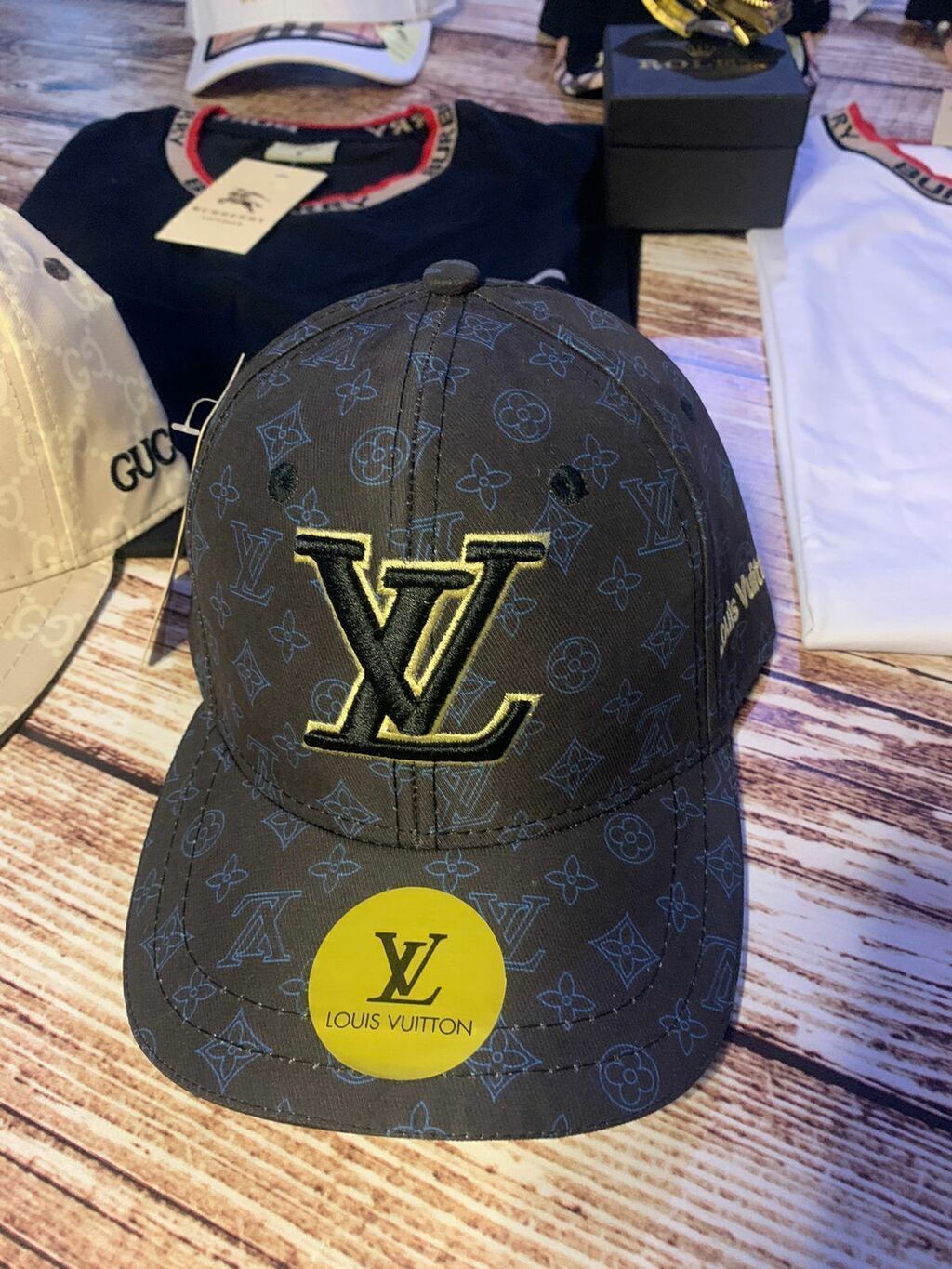 gorra lv