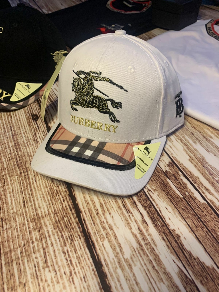 Gorra Burberry blanca 123 importada DE PRIMERA