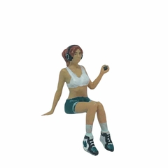 Wellfigures64 Mulher com Roupa Esportiva e Fones - 1/64 na internet