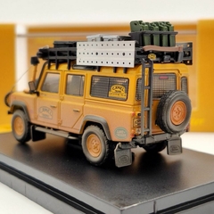 Master Land Rover Defender 110 Camel Trophy 1989 Suja - 1/64 na internet