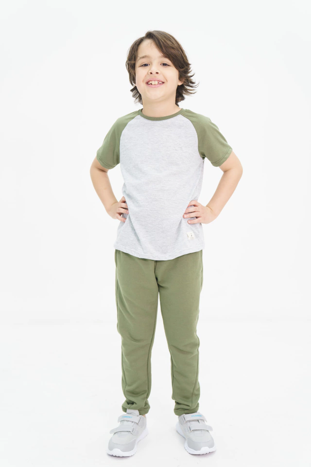 outfit para niños pantalones