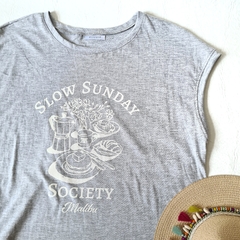 Remera Sunday gris en internet