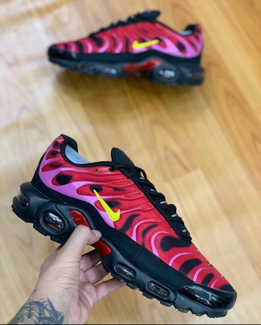 Air max plus sales fire