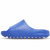 Experimente o conforto e estilo do Yeezy Slide Azure. Com uma cor azul vibrante, esse chinelo unissex é perfeito para qualquer ocasião casual. Feito de borracha durável, oferece um ajuste confortável e resistente. Seu design minimalista combina perfeitame