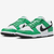 Apaixone-se pelo Nike Dunk Low Celtics. Este tênis masculino em couro legítimo nas cores verde, preto e branco é perfeito para adultos com estilo casual. Garanta o seu par original na sneakersjc.