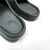 Experimente o conforto e estilo do Yeezy Slide Onyx. Com uma cor preta versátil, esse chinelo unissex é perfeito para qualquer ocasião casual. Feito de borracha durável, oferece um ajuste confortável e resistente. Seu design minimalista combina perfeitame