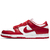 Aposte no Nike Dunk Low Red St. John's. Em vermelho e branco, este tênis masculino em couro legítimo, com ajuste por cadarços, é a escolha ideal para o seu estilo casual. Adquira o produto original na sneakersjc e destaque-se com autenticidade.