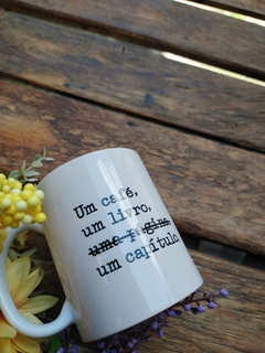 Caneca | Um café, um livro, um capítulo - modelo 01 - Carimbando Amor