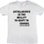 Camiseta 100% algodão branca com frase de Stephen hawking com letras invertidas.