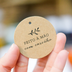 Tag Redonda | Feito à mão com Carinho (Folhinha) - TK2 - comprar online