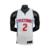 Regata basquete NBA do Detroit Pistons na Cor Branca com detalhes nas laterais da regate em vermelho e azul,  gola em V na cor Azul,  logo da Nike em branco no lado direito da Regata nomes e números na parte da frente em vermelho e azul já nas costas nome