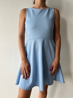 VESTIDO CELESTE ACAMPANADO H M EU 40 USA 10