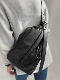 BANDOLERA CRUZADA NEGRA ECOCUERO PRUNE findeferia