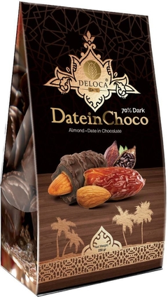 As Tâmaras Cobertas com Chocolate 70% Amargo e Amêndoas são um doce irresistível e delicioso feito a partir de tâmaras frescas e de alta qualidade cobertas com uma camada generosa de chocolate 70% amargo e amêndoas laminadas crocantes