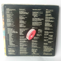 Imagem do LP Casseta e Planeta - Preto com um buraco no meio