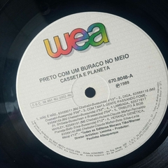 LP Casseta e Planeta - Preto com um buraco no meio - Sebo Casa Laranja