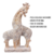Imagem do Escultura Casal de Girafas em Resina no Tom Madeira Exclusivo