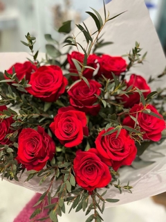 Ramo de 12 Rosas Importadas en internet