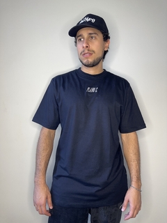 CAMISETA BORDADO LOGO - PRETO - comprar online