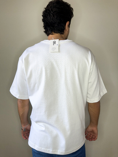 Camiseta Oversized Fire Com Bolso (Offwhite) na internet