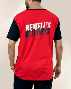 Remera Unisex Escudo Doble Estampa (Roja Mangas Negras) Newell's