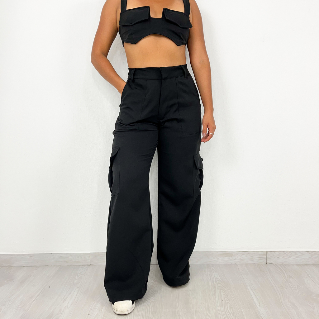 Conjunto cropped e calça cargo com 5% de desconto no PIX