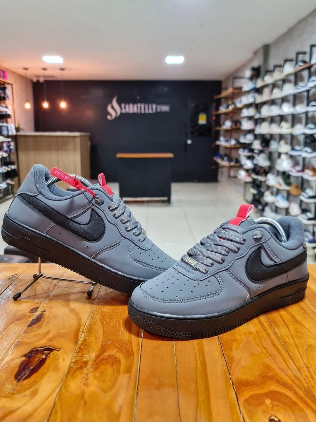 Nike Air Force Cinza chumbo com Preto vermelho